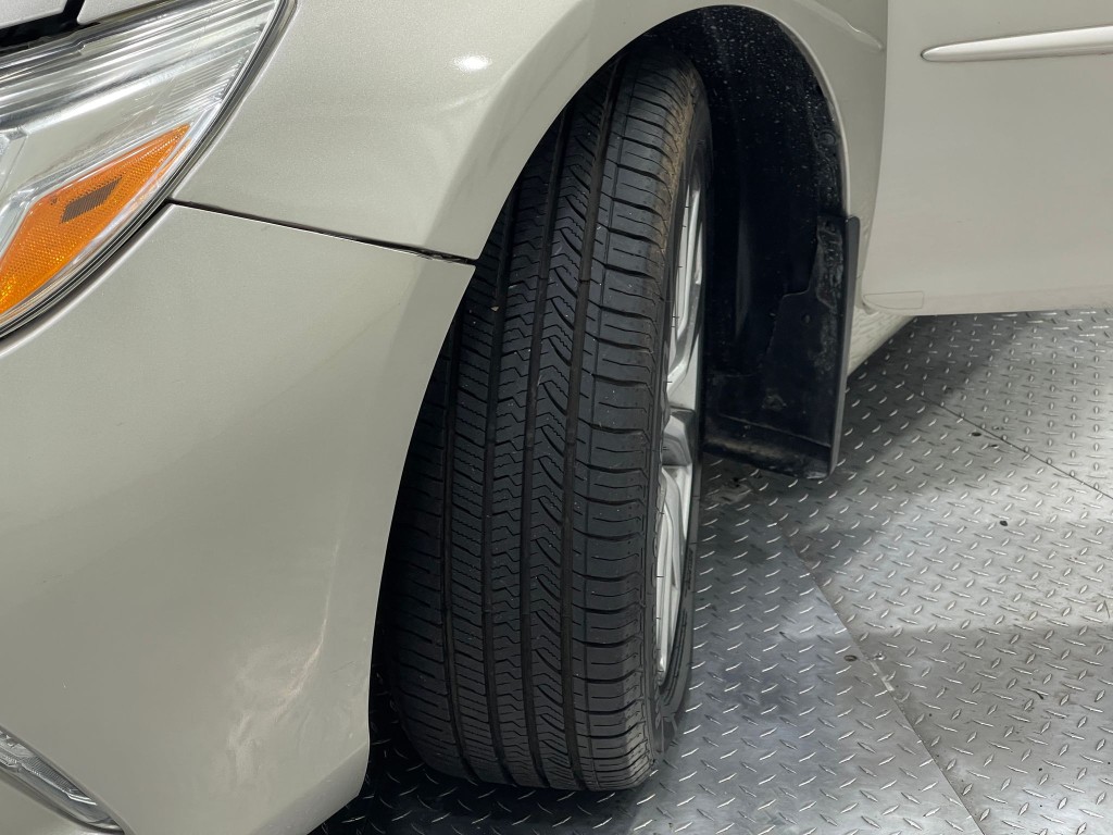 2017 Toyota Camry Image 33