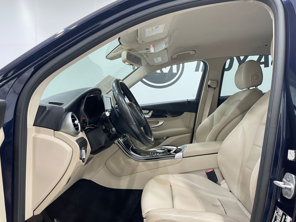 2016 Mercedes-Benz GLC-Class Image 10