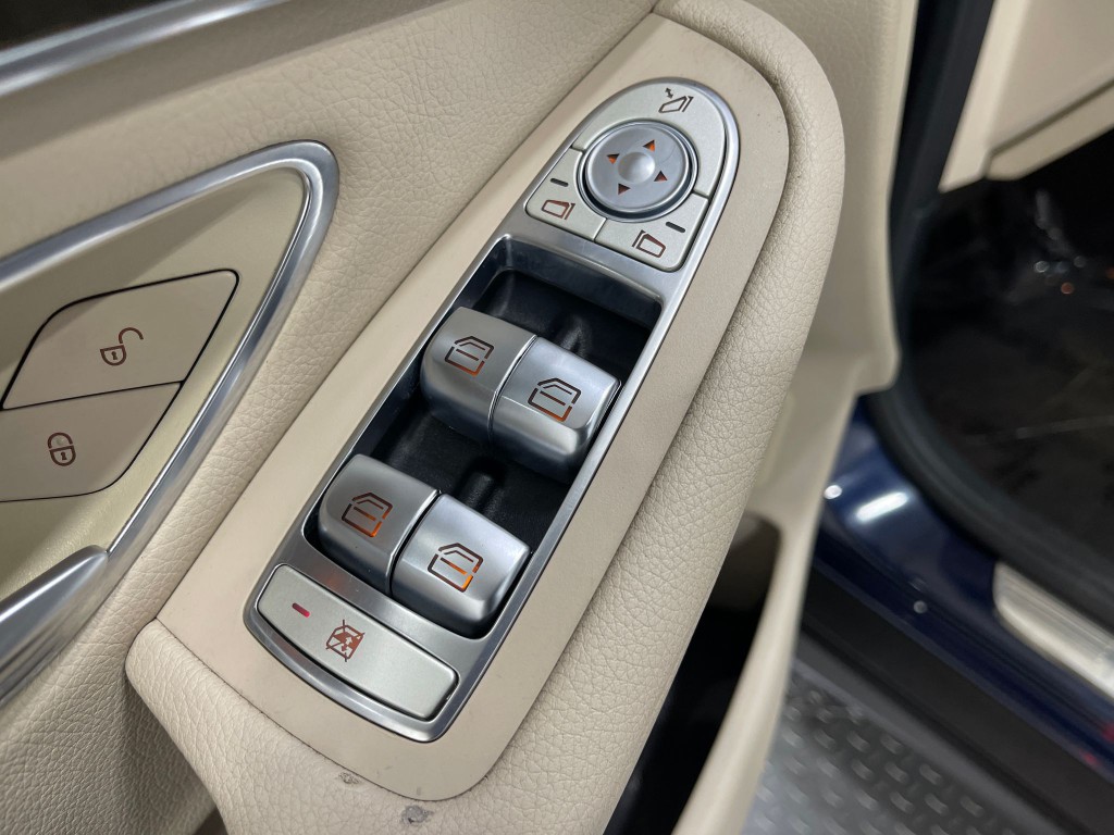 2016 Mercedes-Benz GLC-Class Image 12