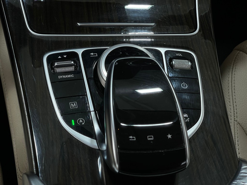 2016 Mercedes-Benz GLC-Class Image 22