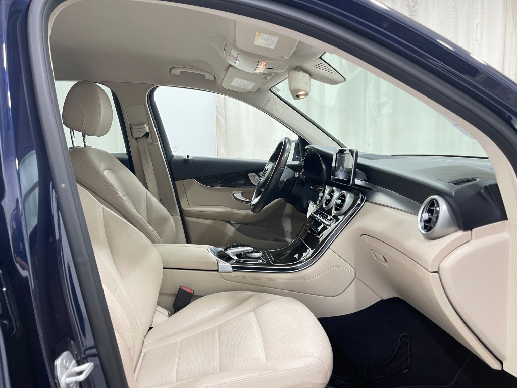 2016 Mercedes-Benz GLC-Class Image 29