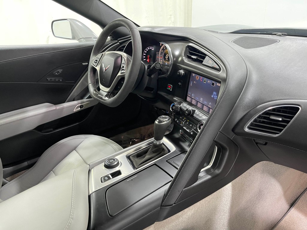 2016 Chevrolet Corvette Image 17