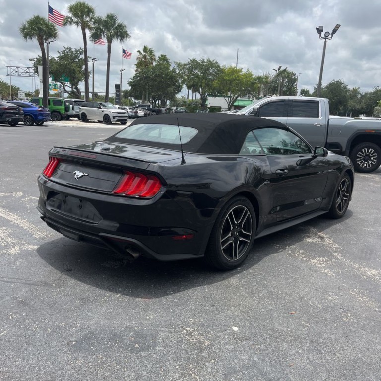 2022 Ford Mustang Image 3