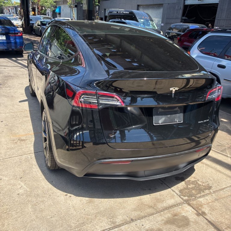 2023 Tesla Model Y Image 4