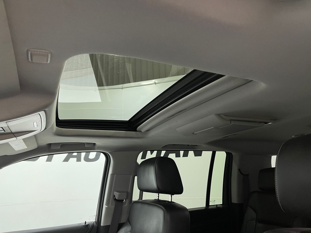 2015 Chevrolet Suburban Image 12