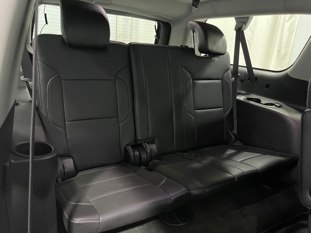 2015 Chevrolet Suburban Image 32