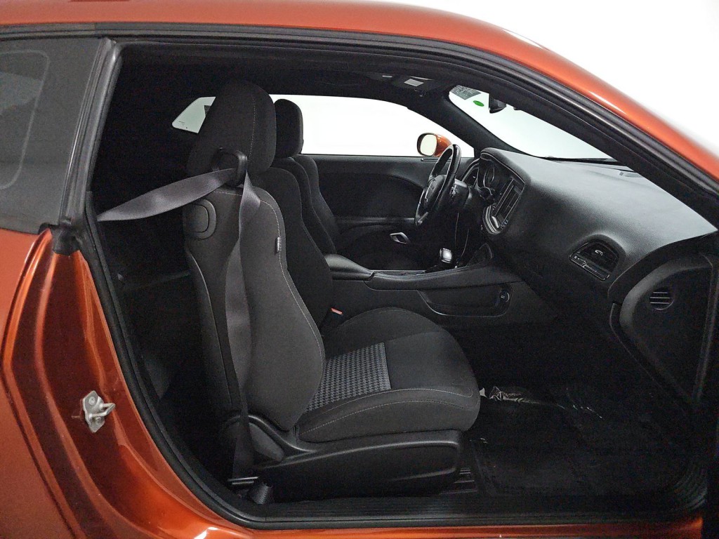 2021 Dodge Challenger Image 6
