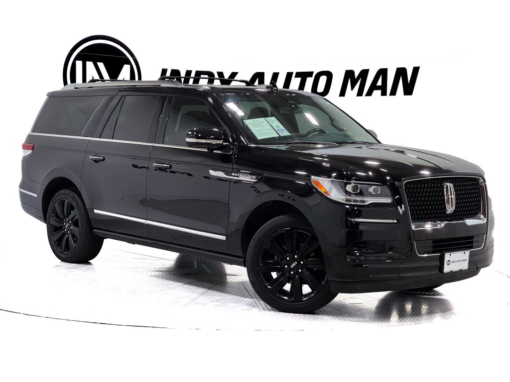 2023 Lincoln Navigator Image 2