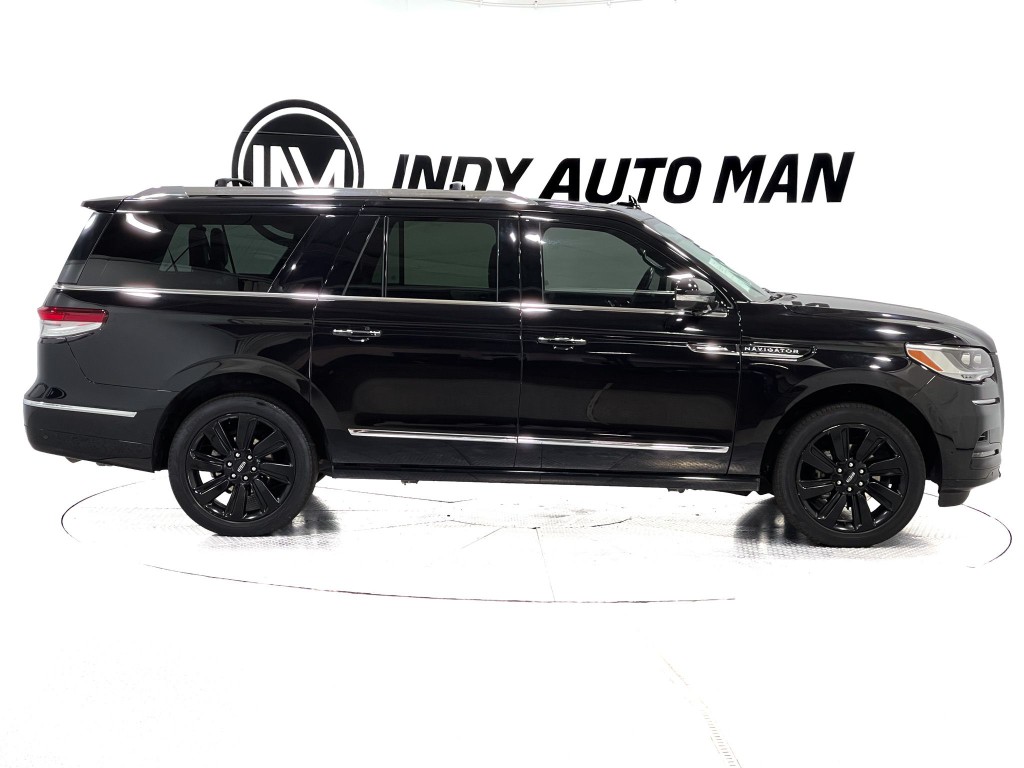 2023 Lincoln Navigator Image 3