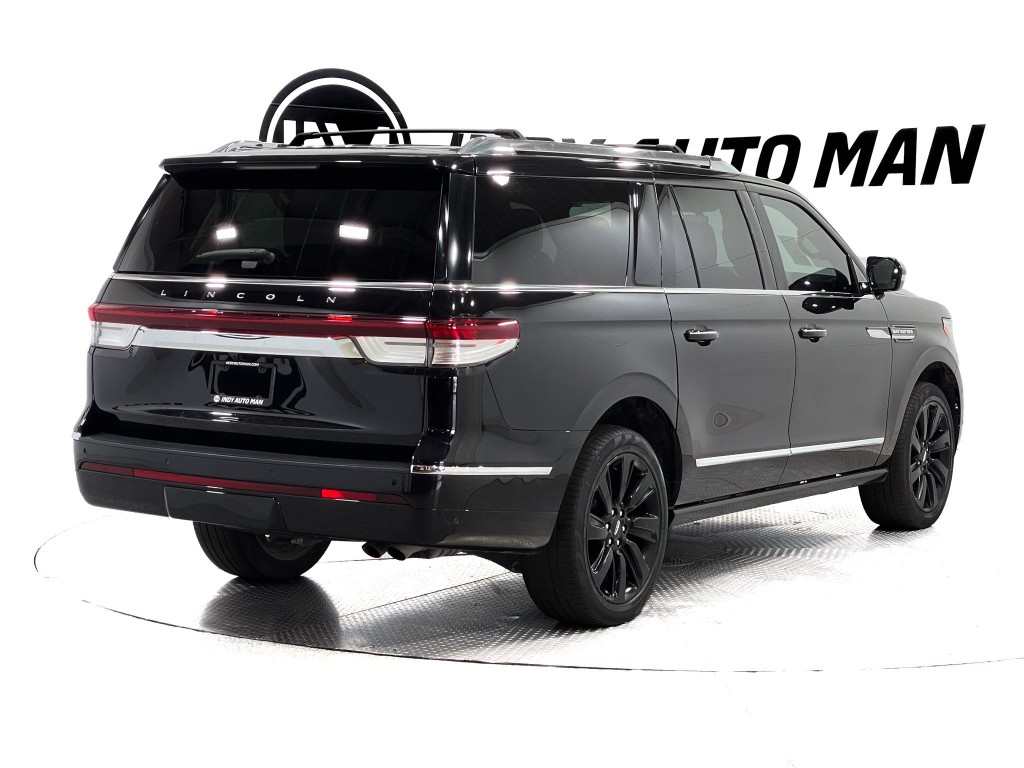2023 Lincoln Navigator Image 4