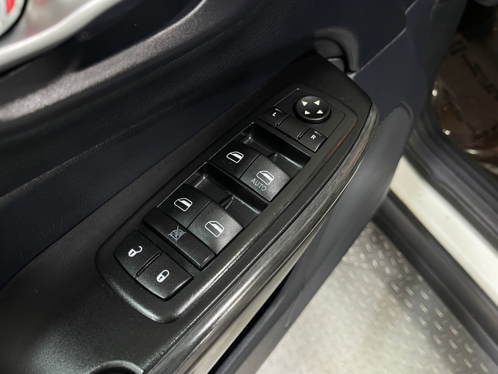 2015 Jeep Cherokee Image 16