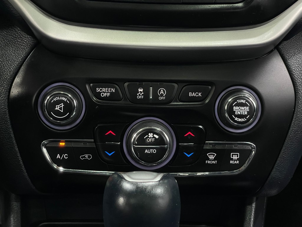 2015 Jeep Cherokee Image 25