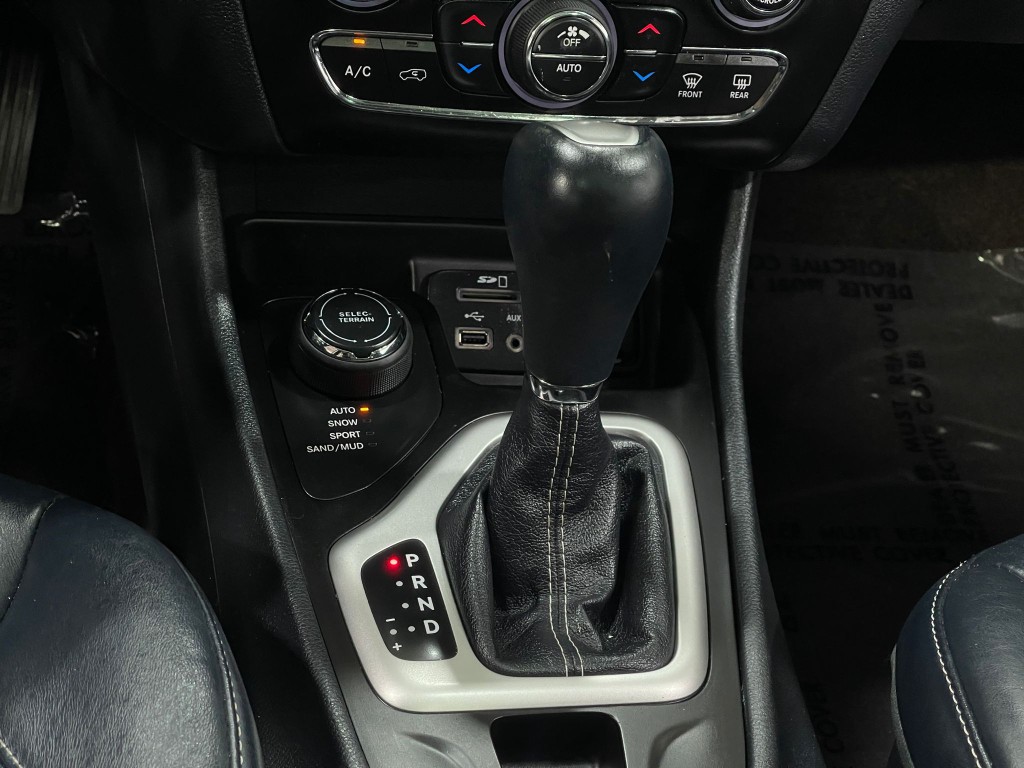 2015 Jeep Cherokee Image 29