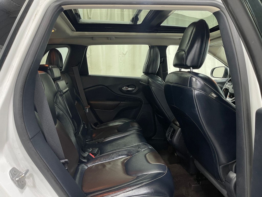 2015 Jeep Cherokee Image 31