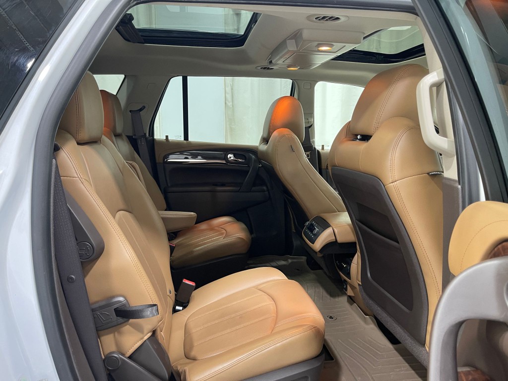 2017 Buick Enclave Image 32