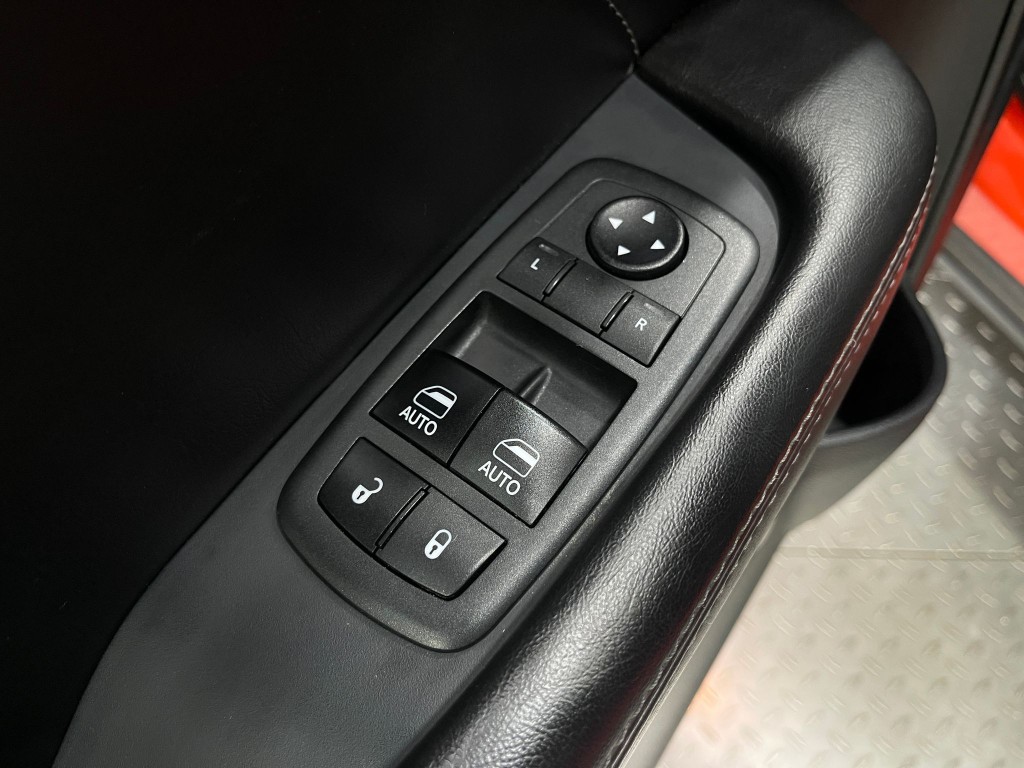 2018 Dodge Challenger Image 16
