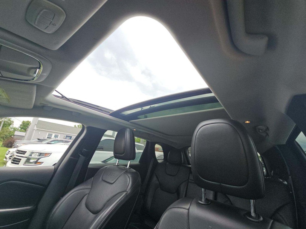2019 Jeep Cherokee Image 10