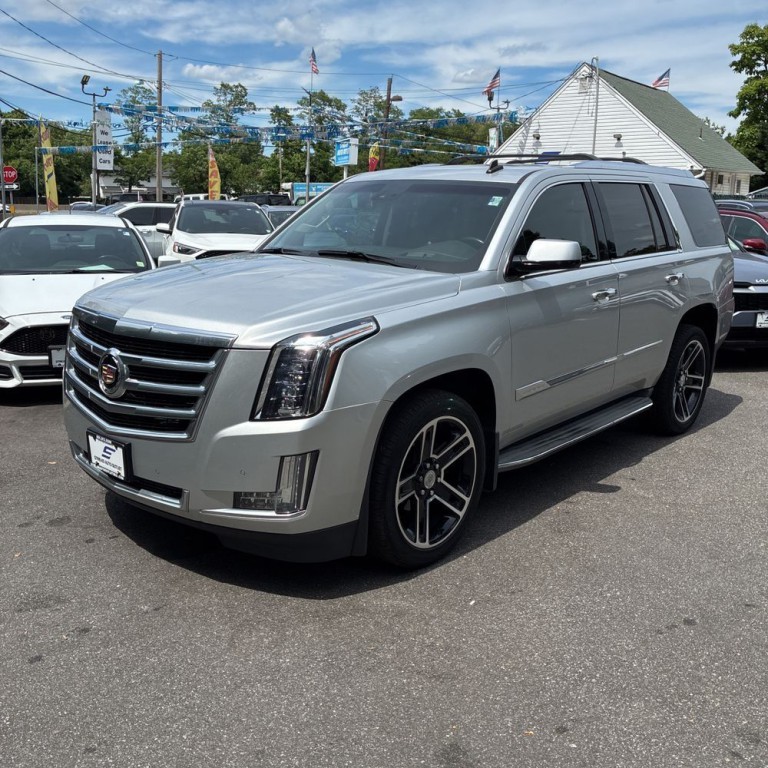 2015 Cadillac Escalade Image 2