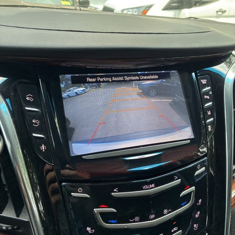 2015 Cadillac Escalade Image 9