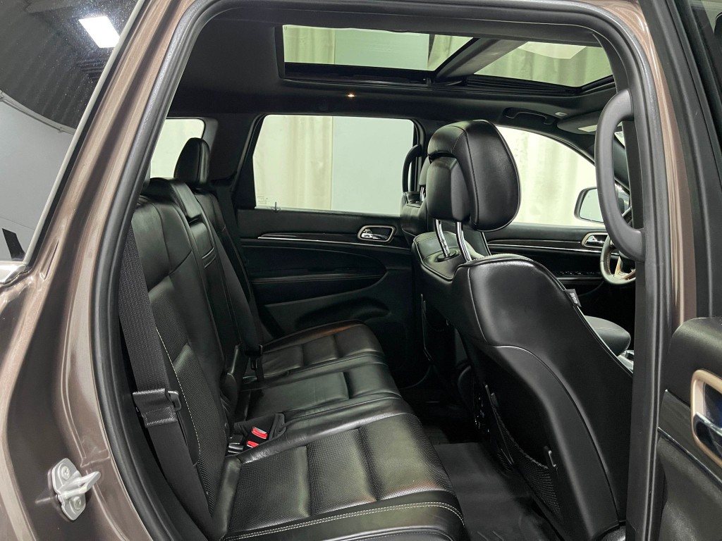 2017 Jeep Grand Cherokee Image 30