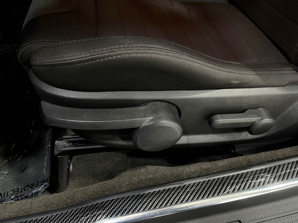 2013 Ford Mustang Image 14
