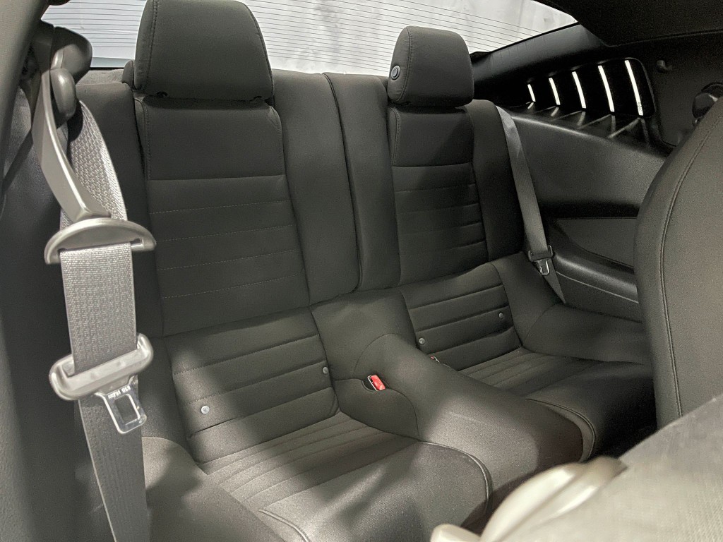 2013 Ford Mustang Image 28
