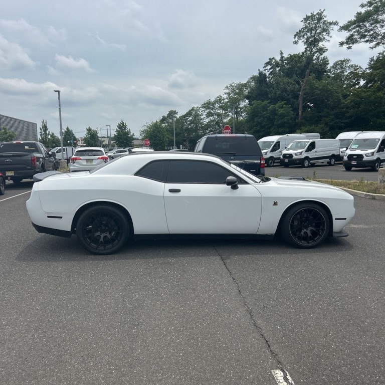 2017 Dodge Challenger Image 4