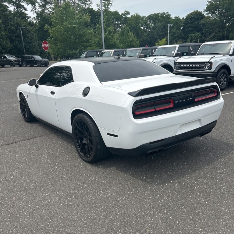 2017 Dodge Challenger Image 8
