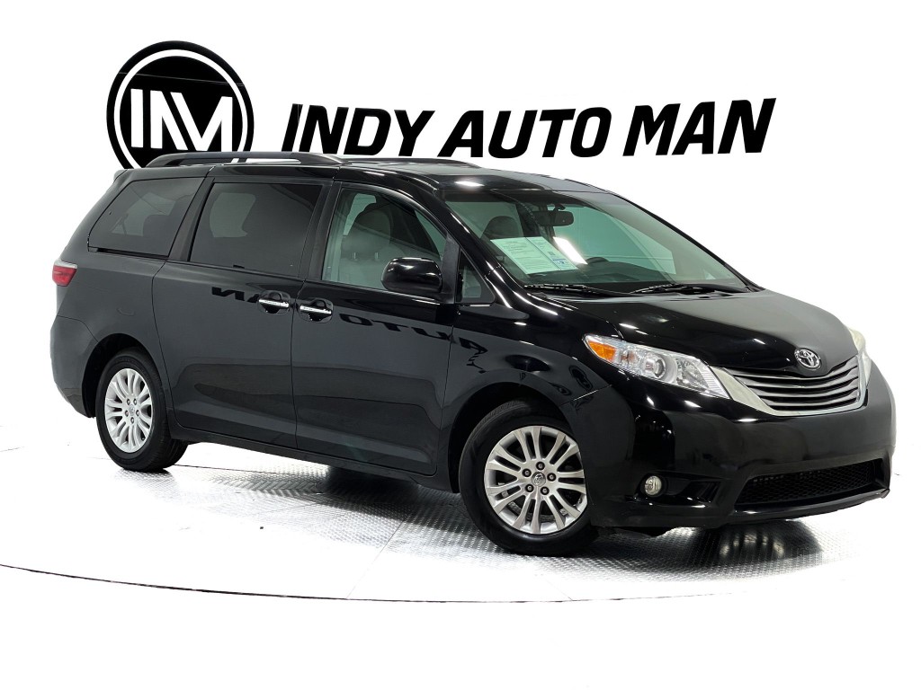 2017 Toyota Sienna Image 2