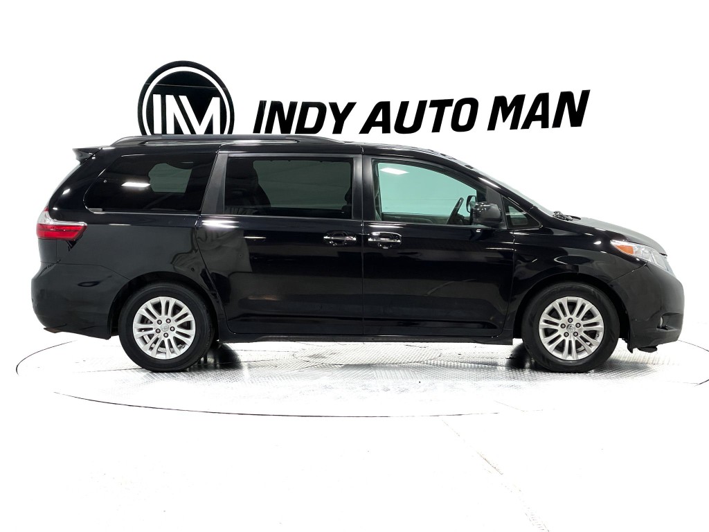 2017 Toyota Sienna Image 3