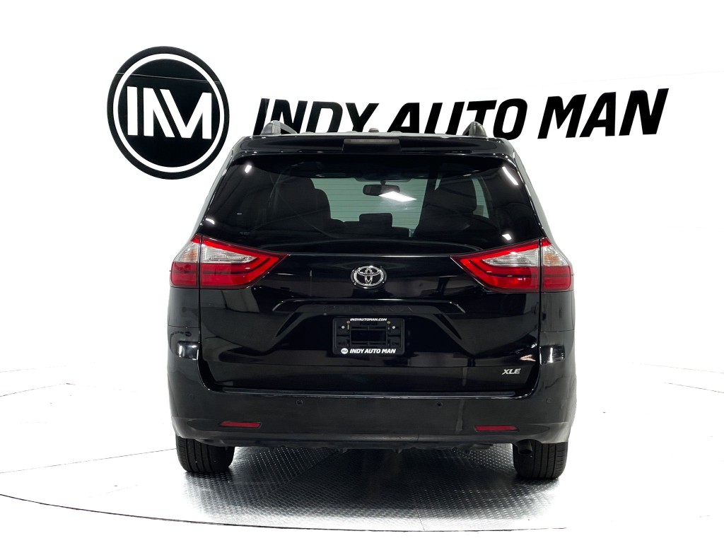 2017 Toyota Sienna Image 5