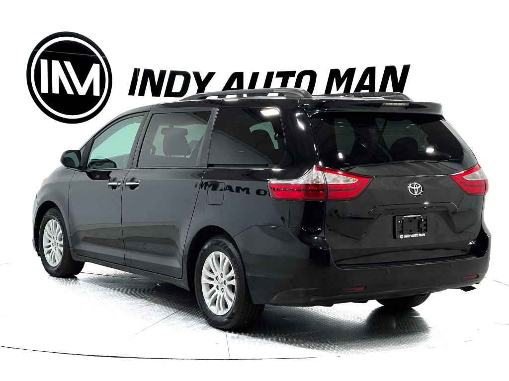 2017 Toyota Sienna Image 6