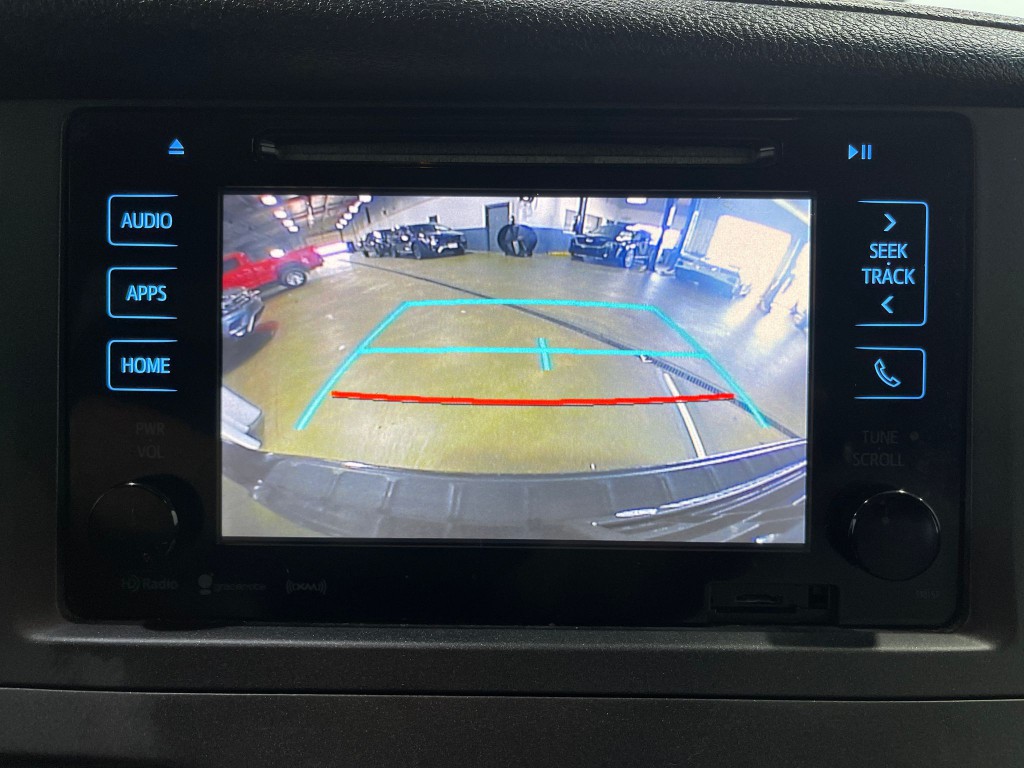 2017 Toyota Sienna Image 11