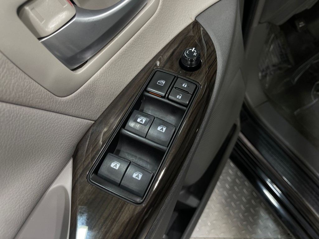 2017 Toyota Sienna Image 15
