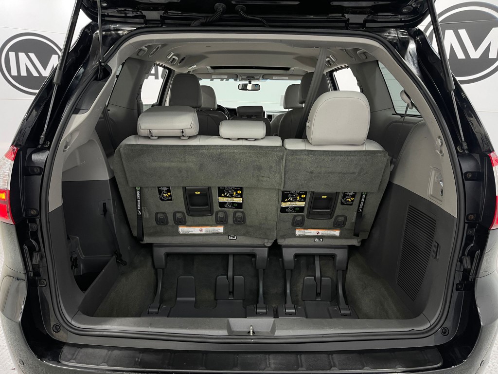 2017 Toyota Sienna Image 25