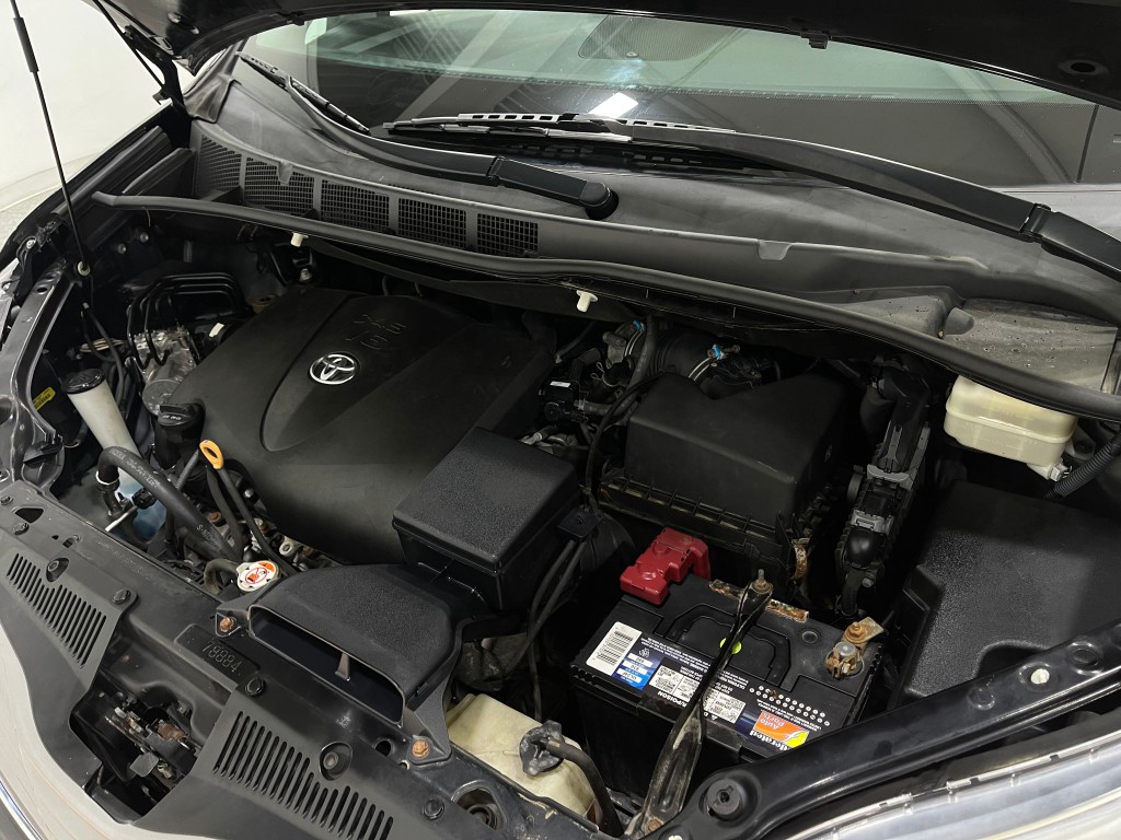2017 Toyota Sienna Image 27