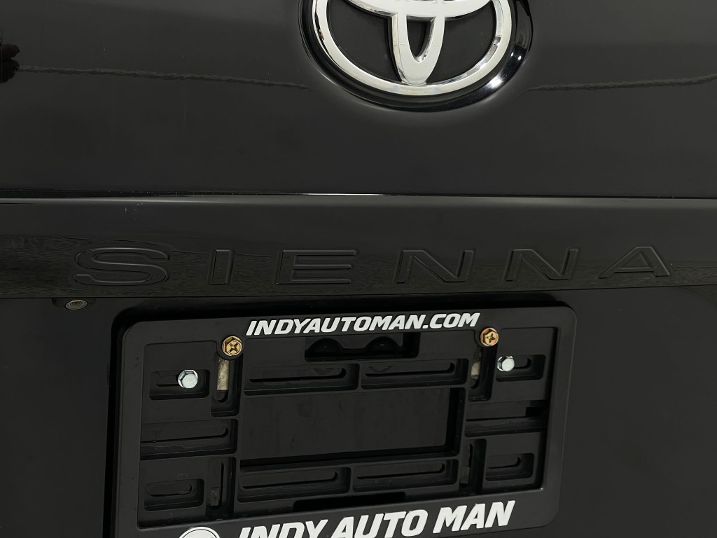 2017 Toyota Sienna Image 40