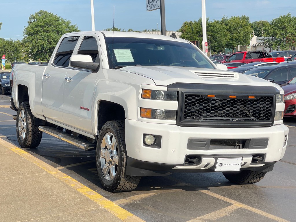 2018 Chevrolet Silverado 1500 Image 2