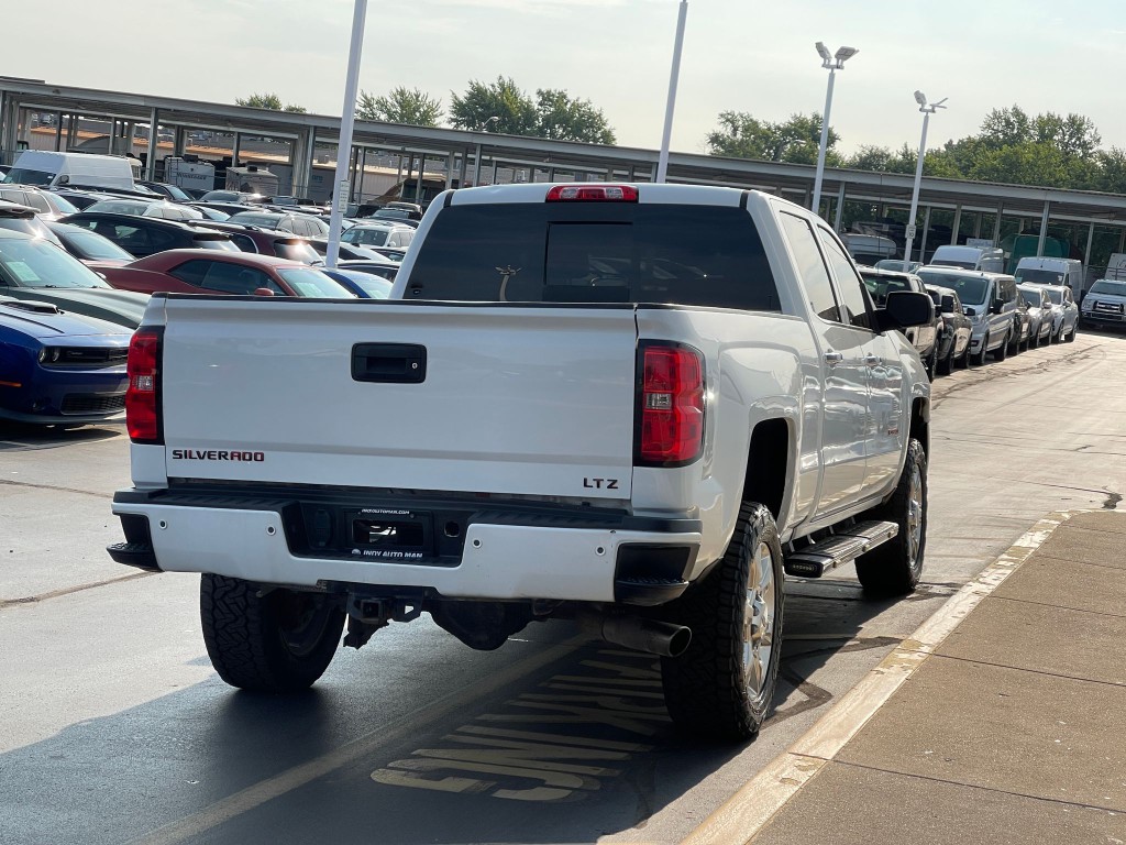 2018 Chevrolet Silverado 1500 Image 3