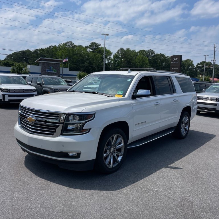2018 Chevrolet Suburban Image 2
