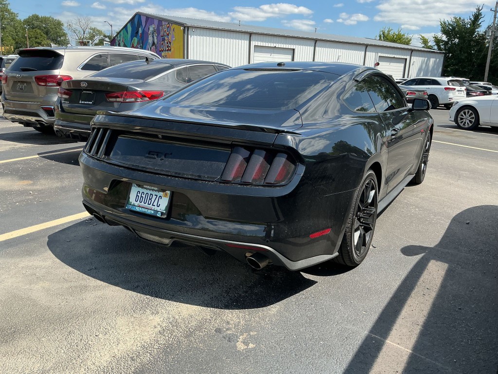 2017 Ford Mustang Image 3