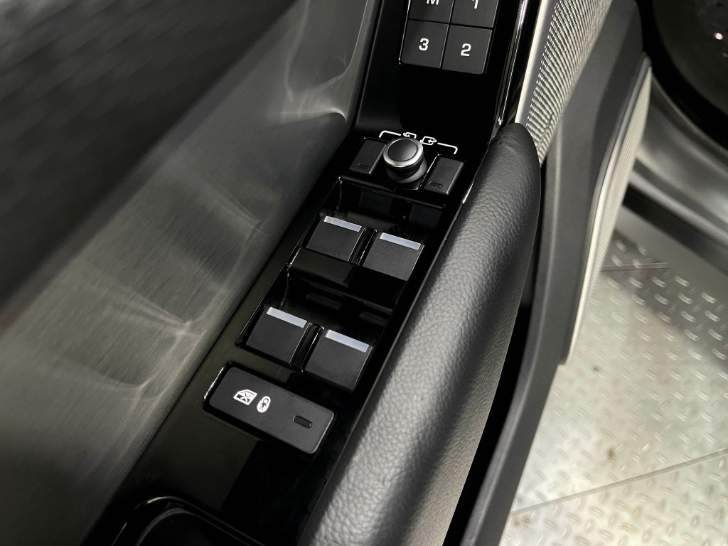 2019 Land Rover Range Rover Image 16