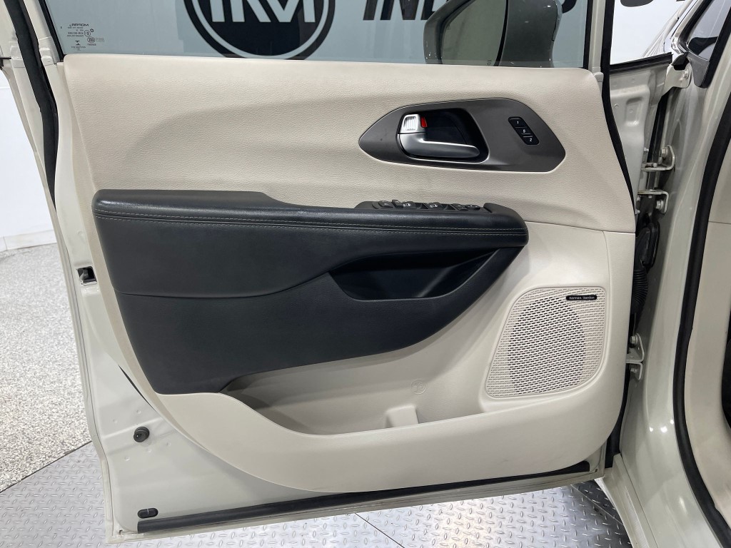 2019 Chrysler Pacifica Image 16