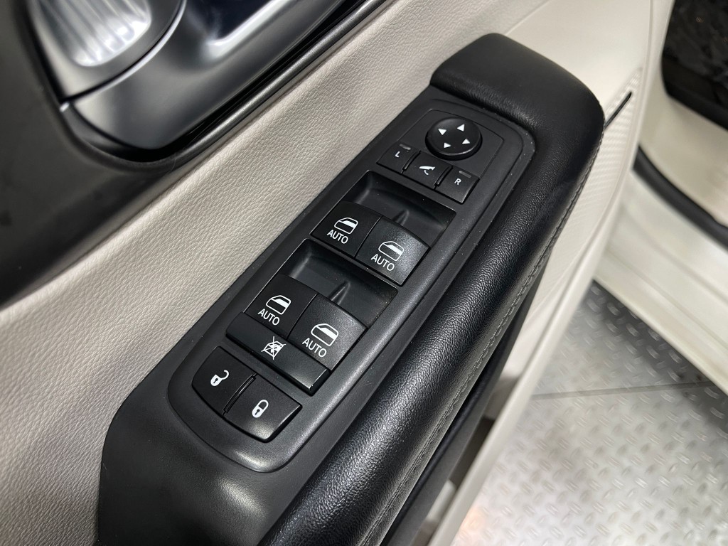2019 Chrysler Pacifica Image 17