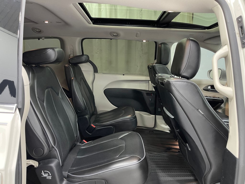 2019 Chrysler Pacifica Image 32
