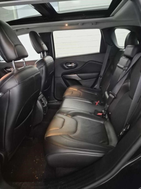 2019 Jeep Cherokee Image 8