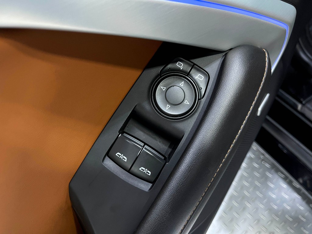 2019 Chevrolet Camaro Image 16