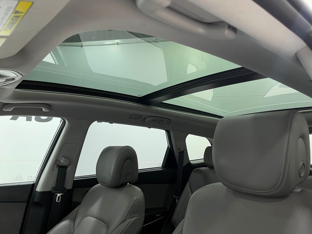 2019 Hyundai Santa Fe Image 12