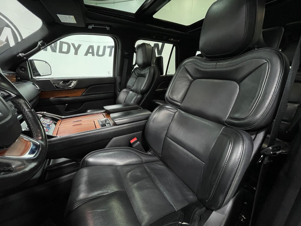 2019 Lincoln Navigator Image 14