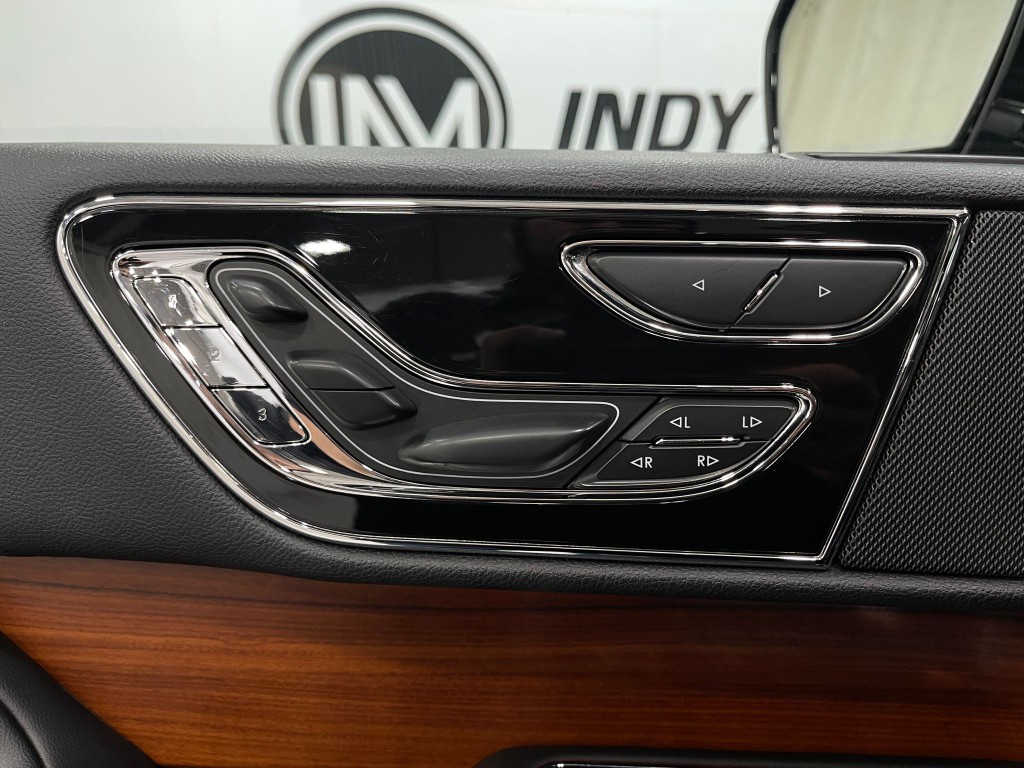 2019 Lincoln Navigator Image 17